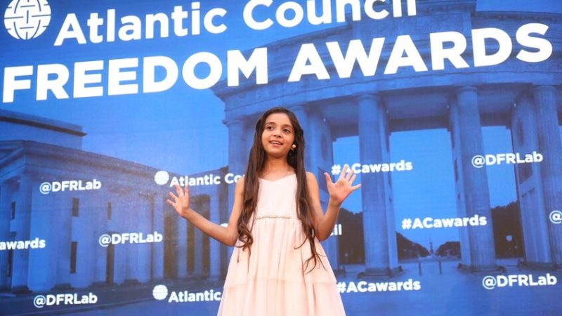 “أيقونة حلب”.. الطفلة السورية بانة العبد مرشحة لجائزة السلام الدولية