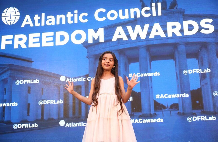 “أيقونة حلب”.. الطفلة السورية بانة العبد مرشحة لجائزة السلام الدولية