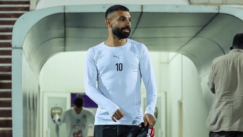 صلاح ينشر صورة عائلية تزامنا مع غيابه عن حفل توزيع جوائز “كاف” للأفضل (صورة)