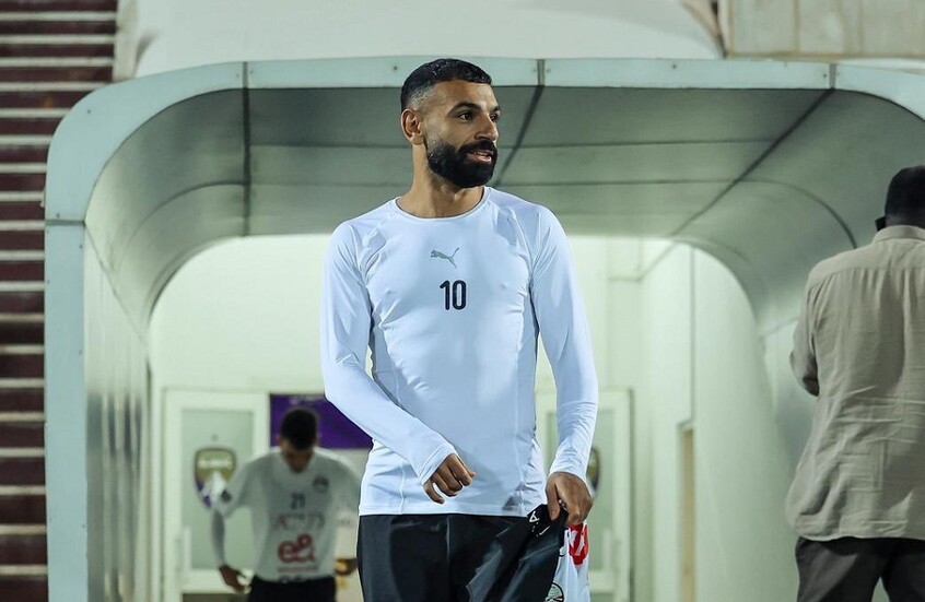 صلاح ينشر صورة عائلية تزامنا مع غيابه عن حفل توزيع جوائز “كاف” للأفضل (صورة)