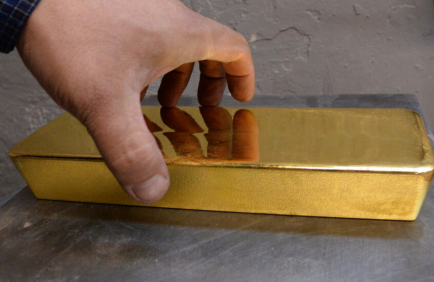 الذهب يتراجع مع صعود الدولار