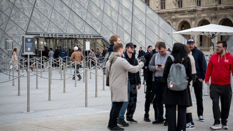 تفاصيل جديدة عن سرقة متحف اللوفر