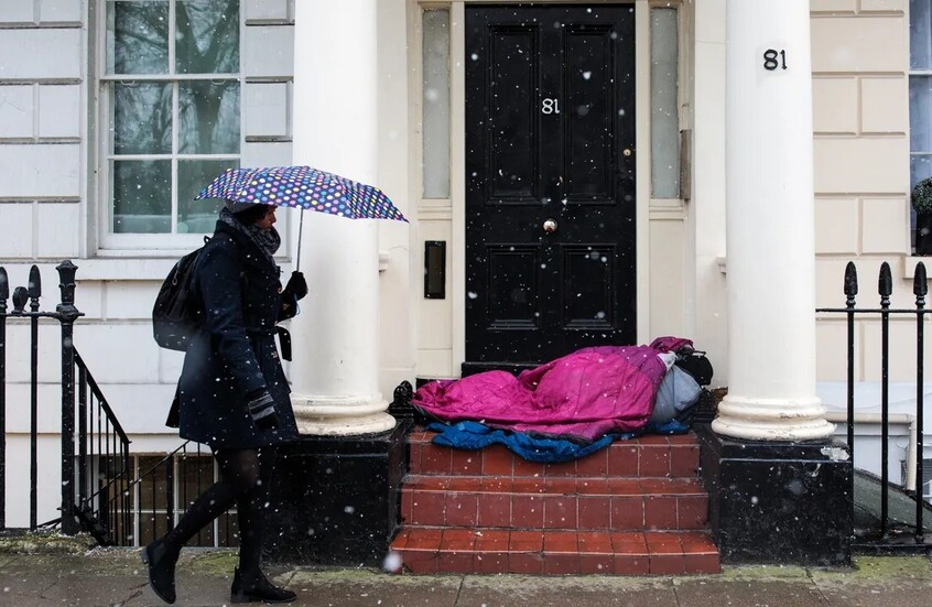 “الغارديان” تحذر من أزمة في القطاع الصحي في بريطانيا بسبب المهاجرين