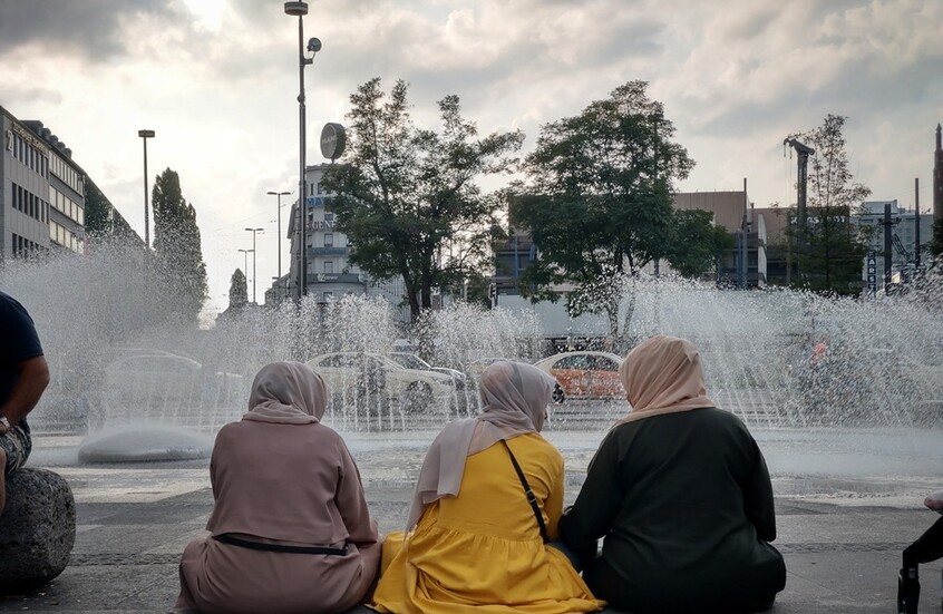 دولة أوروبية تعتزم حظر الحجاب الإسلامي لمن هن دون 14 عاما في المدارس