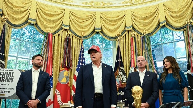 دولة تتأهل رسميا إلى كأس العالم.. لكن ترامب قد يمنع جمهورها من حضور المونديال!