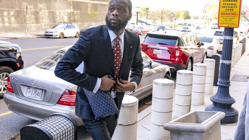 الحكم على  فنان أمريكي شهير بالسجن 14 عاما على خلفية قضية تتعلق بحملة إعادة انتخاب أوباما