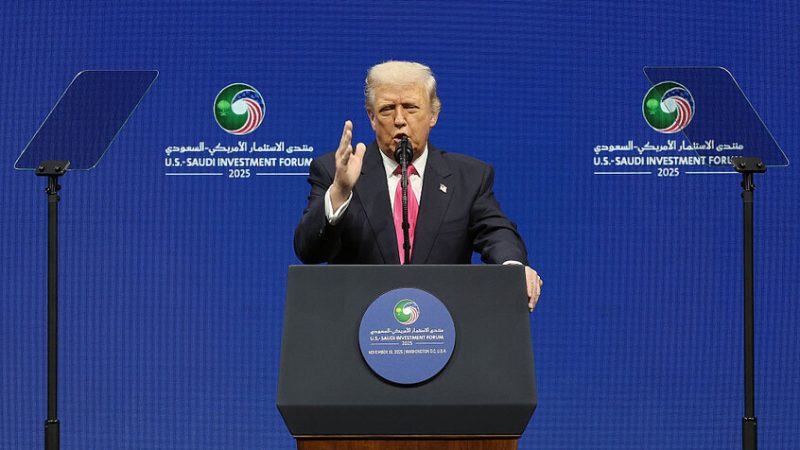 ترامب يشير إلى “الديك الرومي” ويمازح أردوغان (فيديو)