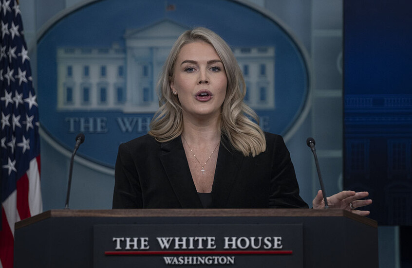 البيت الأبيض يبرر وصف ترامب مراسلة صحفية بـ”الخنزيرة” (فيديو)