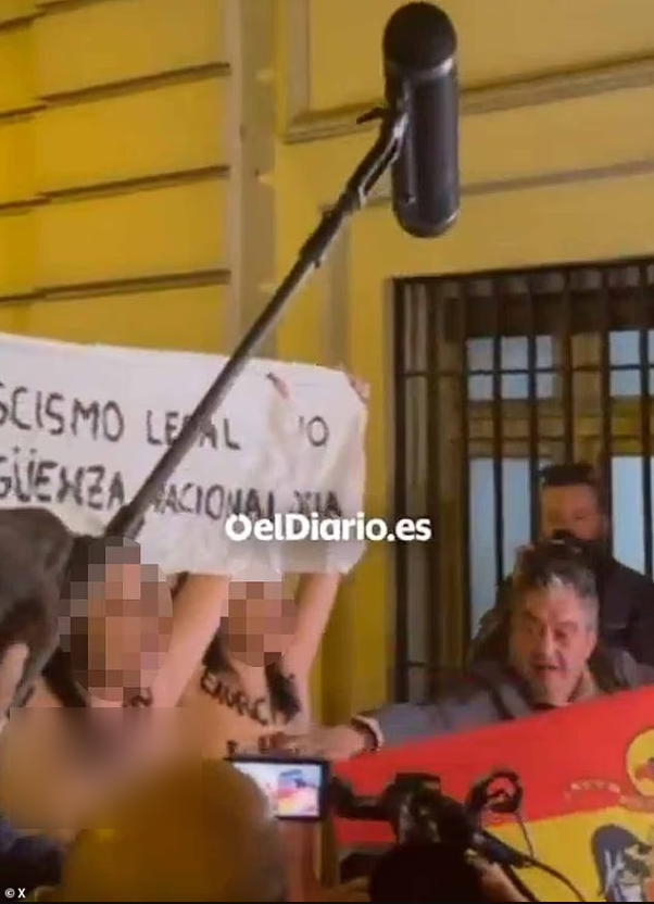 تحرش بناشطات عاريات خلال احتجاج ضد الفاشية في إسبانيا (فيديو + صور)