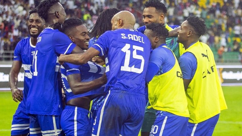 شاهد.. اشتباكات بين لاعبي الهلال السوداني ومولودية الجزائر