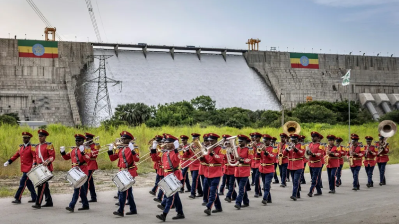“مشروع ضخم بدون لازمة”.. وزير مصري سابق يتحدث عن الهدف الحقيقي لبناء سد النهضة الإثيوبي