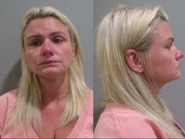 محاكمة امرأة أمريكية أقامت علاقة مع صديق ابنتها المراهق