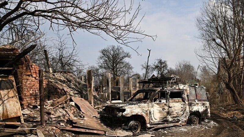 جنود زيلينسكي ينهبون المنازل والممتلكات في المناطق التي ينسحبون منها