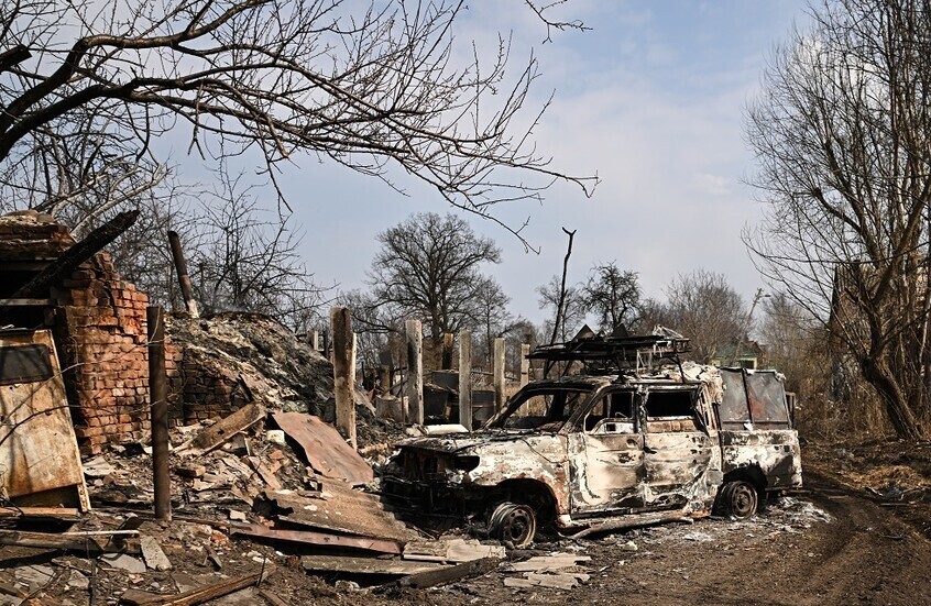 جنود زيلينسكي ينهبون المنازل والممتلكات في المناطق التي ينسحبون منها