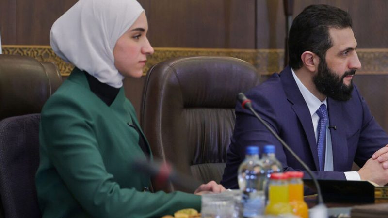 الشرع لأحد الأطفال: “كن مثل أبيك وحشا” (فيديو)