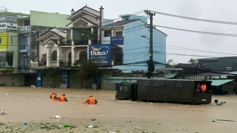 ارتفاع عدد ضحايا الفيضانات في فيتنام إلى 55 قتيلا