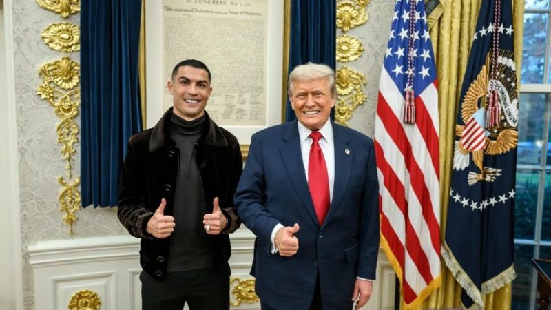 هدية استثنائية لرونالدو في البيت الأبيض تلفت الأنظار (صورة)