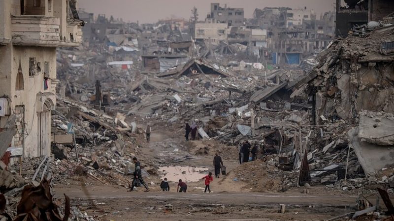 الدفاع المدني في غزة يؤجل انتشال جثامين الضحايا بعد تلقي وعود دعم دولية