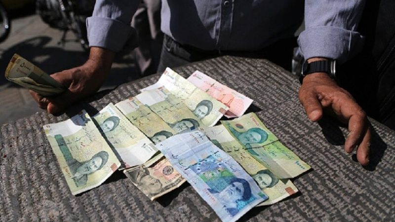 بزشكيان يوجّه بحذف أربعة أصفار من الريال