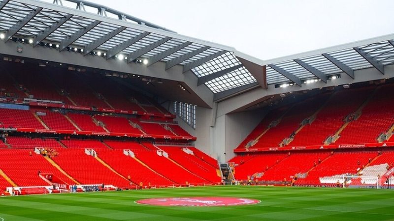 ليفربول في مواجهة نوتنغهام فورست اليوم.. التشكيلة والقنوات الناقلة