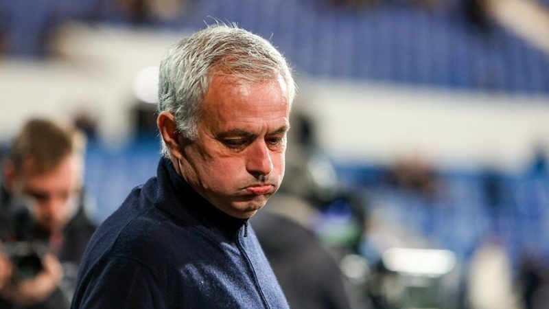 مورينيو “المشاكس” يوجه اتهامات لـ9 لاعبين (فيديو)