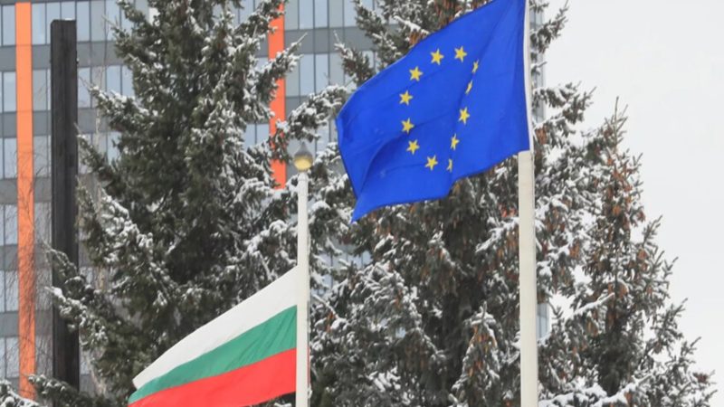 نائب بلغاري: إنشاء قاعدة جديدة لـ”الناتو” في بلغاريا إهانة لها