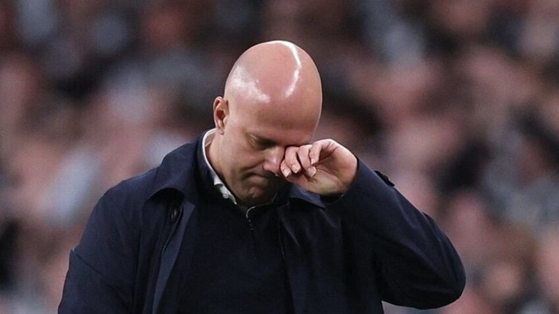 اسم كبير على أبواب ” أنفليد”.. أول المرشحين لخلافة سلوت في ليفربول