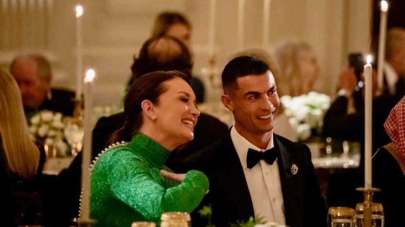 جلس إلى جانبها ولم تكن تعرفه.. الوزيرة الأمريكية الأكثر ترحيبا بكريستيانو رونالدو (صور)