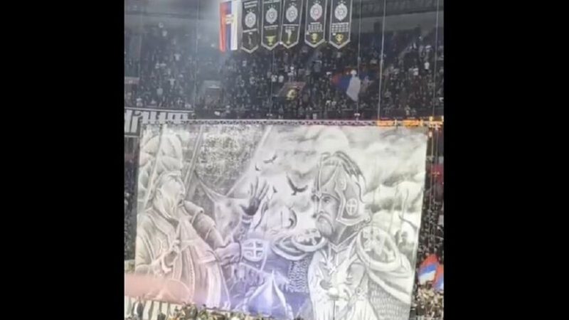 شاهد.. “تيفو” جماهير بارتيزان تفجر موجة غضب في تركيا