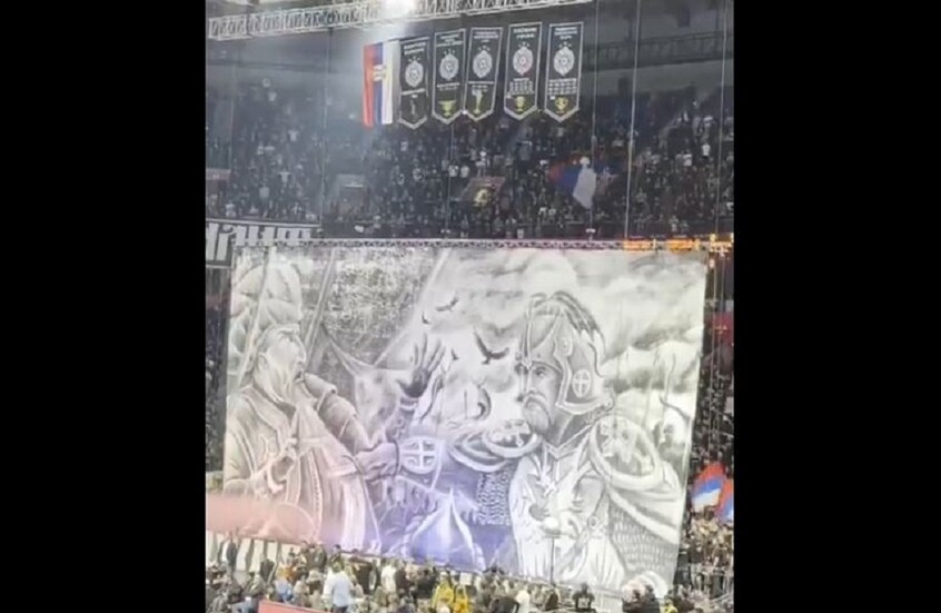 شاهد.. “تيفو” جماهير بارتيزان تفجر موجة غضب في تركيا