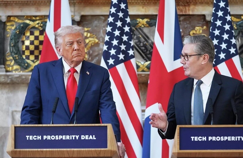 ستارمر وترامب يبحثان عملية التسوية السلمية في أوكرانيا