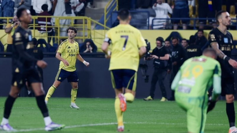 شاهد.. النجم رونالدو يتلألأ في ملعب “الأول بارك” بهدف “سينمائي”