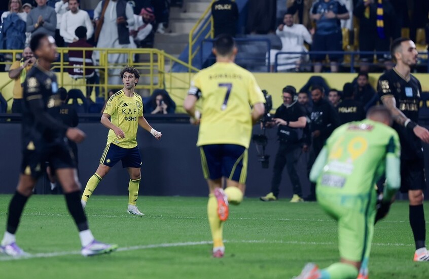 شاهد.. النجم رونالدو يتلألأ في ملعب “الأول بارك” بهدف “سينمائي”