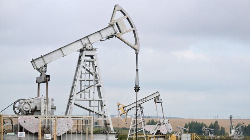 استقرار أسعار النفط مع تقييم المستثمرين لآفاق حل أزمة أوكرانيا