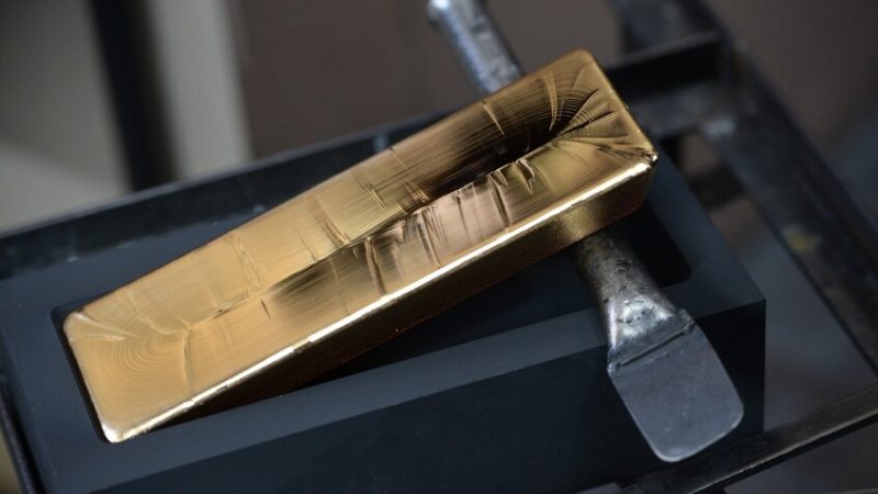 تراجع الذهب مع صعود الدولار