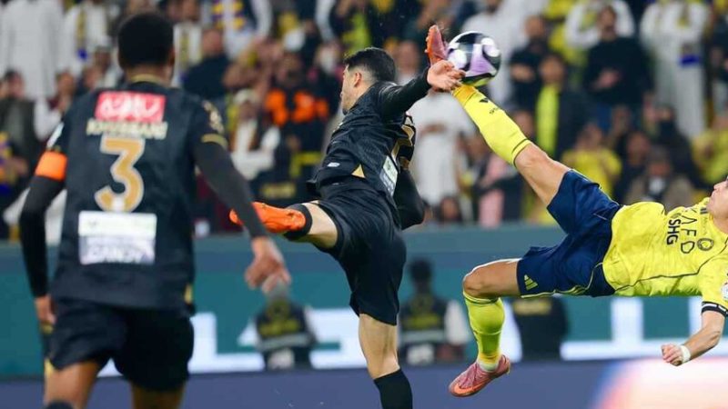 بعد تألقه الخيالي مع النصر.. رونالدو يمنح جائزة لأفضل تعليق على هدفه في مرمى الخليج (فيديو)