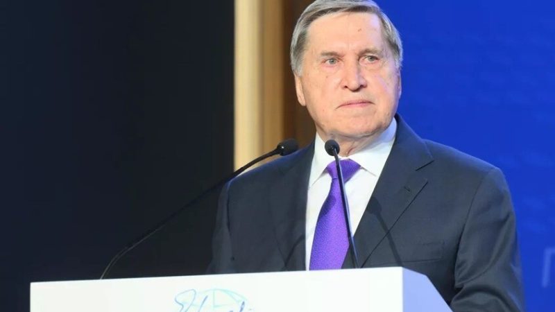 أوشاكوف: تلقينا إشارات من واشنطن لعقد اجتماع وجاهي وبدء مناقشة الخطة حول أوكرانيا