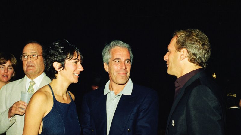 مفكر أمريكي يفجر مفاجآت حول المجرم الجنسي جيفري إبستين.. كيف تحمي النخبة بعضها مهما كان الثمن؟