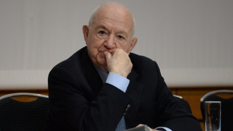 بوتين يتقدم بالتعازي في وفاة أسطورة نادي سبارتاك موسكو نيكيتا سيمونيان