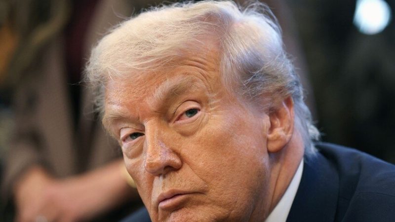 “أكسيوس”: ترامب يخطط للتفاوض المباشر مع مادورو رغم تصنيف واشنطن له كرئيس لمنظمة إرهابية