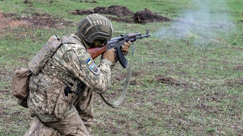 قائد عسكري أوكراني: الوضع على الجبهة تدهور بشكل حاد وسط تقدم روسي سريع