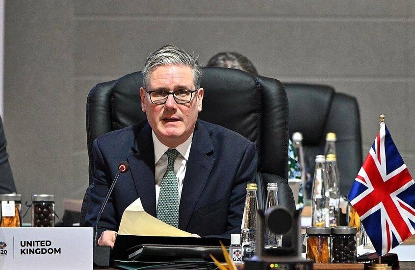 ستارمر يبحث مع الحلفاء “الراغبين” تعديلات على خطة ترامب للتسوية في أوكرانيا