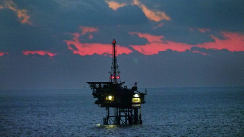 انخفاض النفط متأثرا بمخاوف فائض المعروض