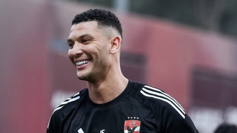 الأهلي المصري يحدد سعر بيع أشرف داري.. وأزمة جديدة تواجه تسويقه