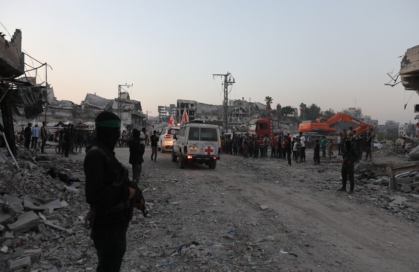 “سرايا القدس” و”كتائب القسام” تعلن تسليم رفات أسير إسرائيلي