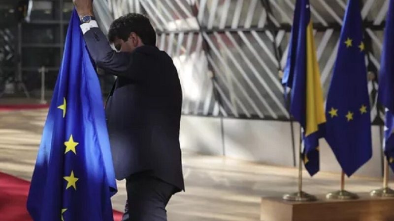 سياسي فرنسي يحذر من إرسال قوات إلى أوكرانيا: سيؤدي حتما إلى حرب مع روسيا