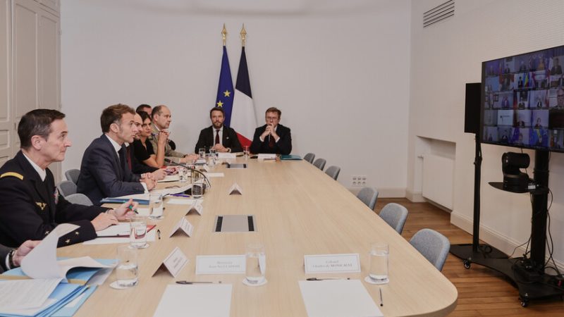 ماكرون: لا يجب أن تكون هناك أية قيود على عديد القوات المسلحة الأوكرانية