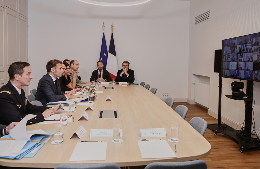 ماكرون: لا يجب أن تكون هناك أية قيود على عديد القوات المسلحة الأوكرانية