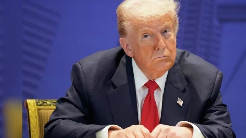 ترامب يعلن نيّته الاتصال بمادورو