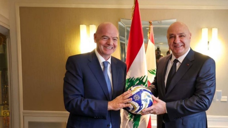 عون يمنح رئيس “فيفا” الجنسية البنانية